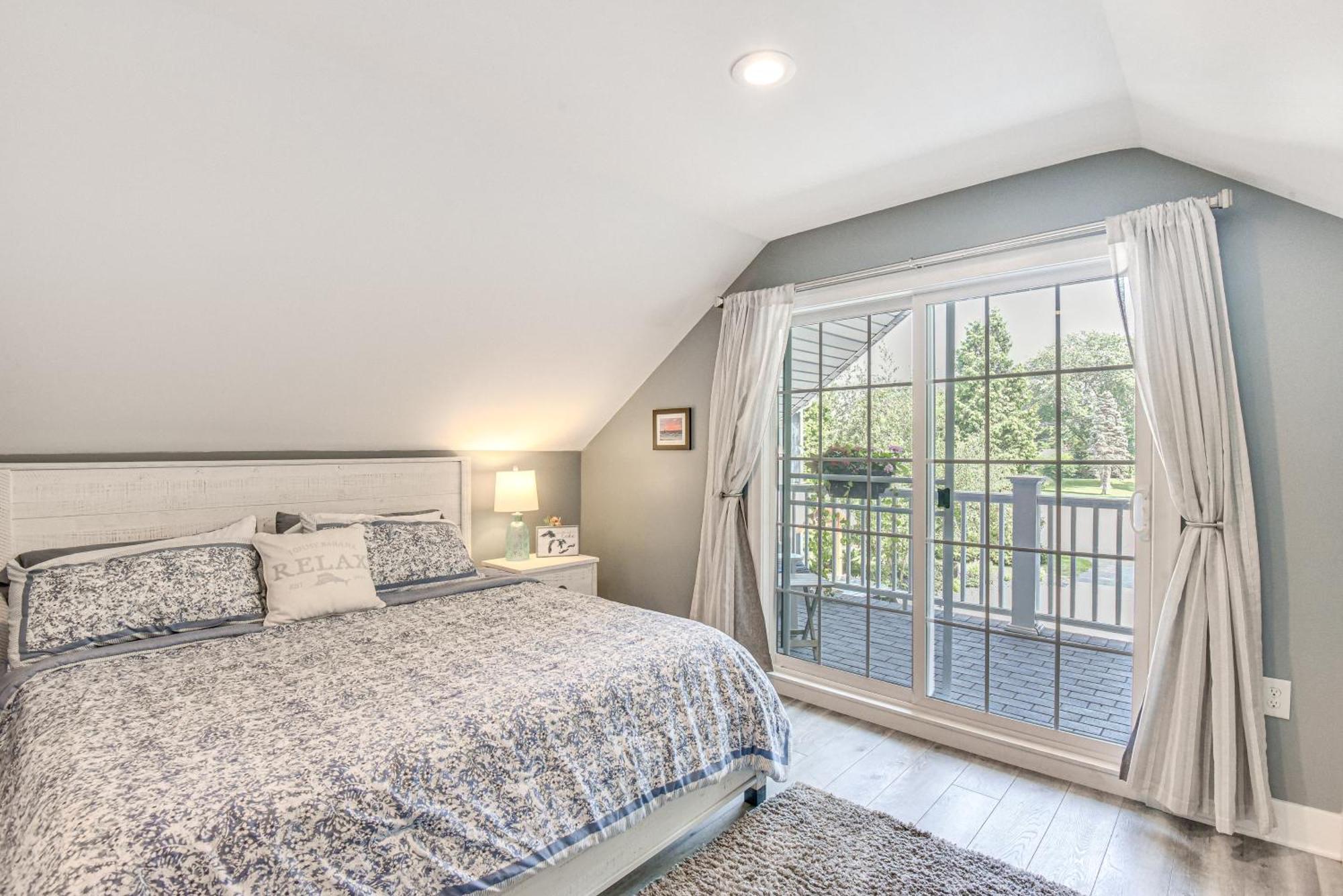 Benton Harbor Apt With Balcony And Shared Fire Pit Ngoại thất bức ảnh