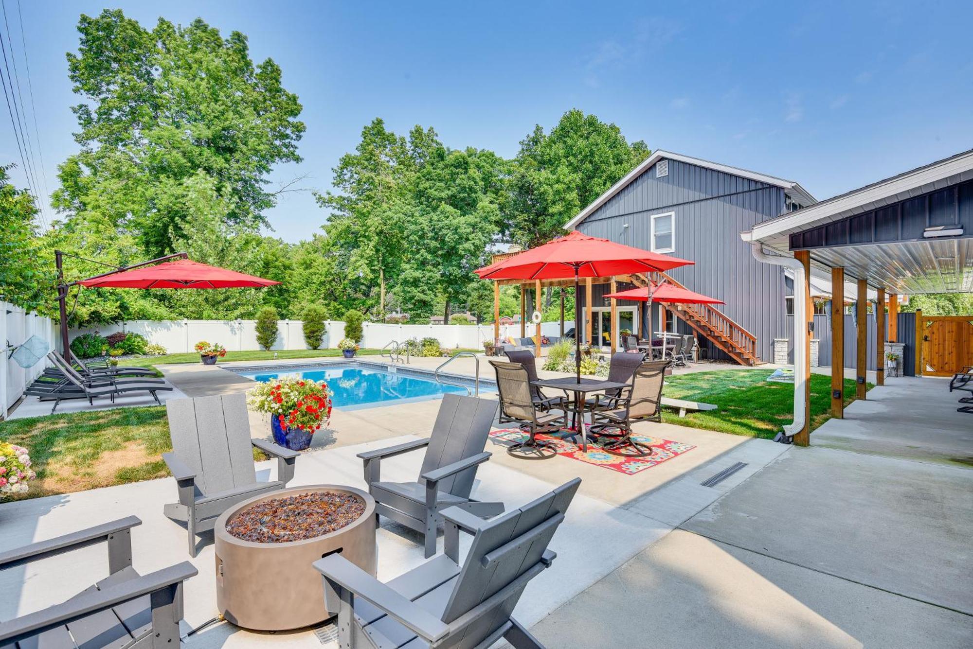 Benton Harbor Apt With Balcony And Shared Fire Pit Ngoại thất bức ảnh